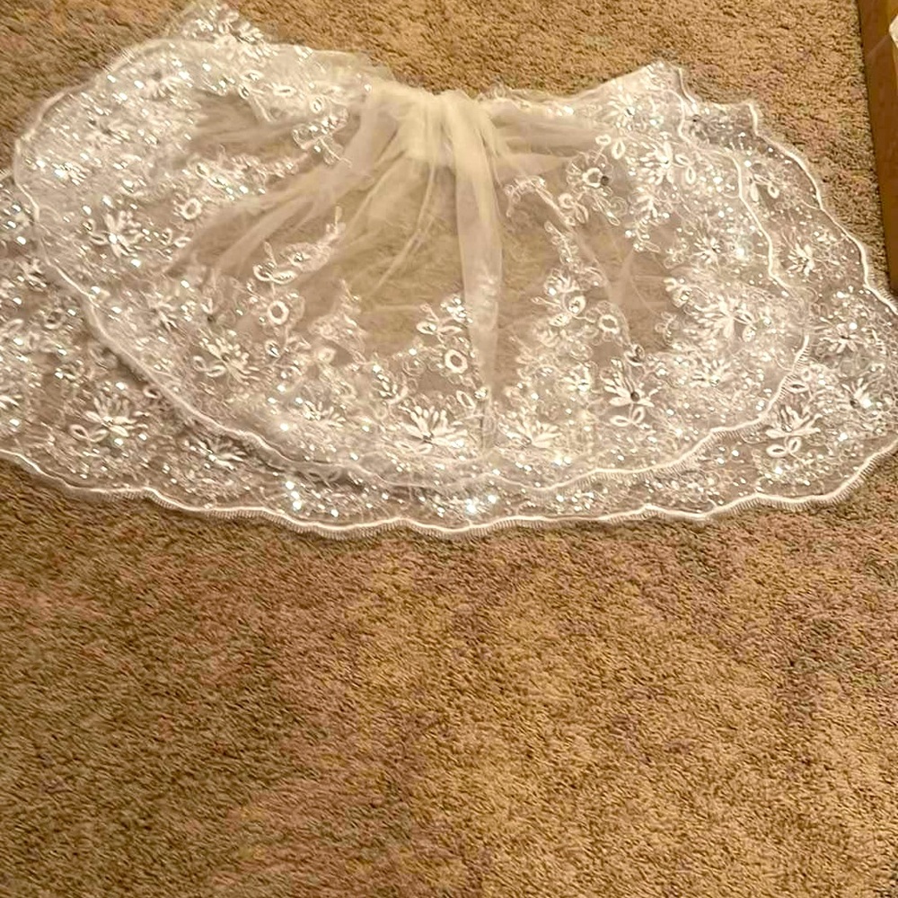 BRAND NEW BEAUTIFUL BREATHTAKING Double layered veil
